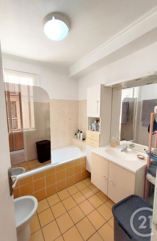 Appartement F3 à louer - 3 pièces - 76.5 m2 - AVIGNON - 84 - PROVENCE-ALPES-COTE-D-AZUR - Century 21 Saint Marc Immobilier Appartement F3 à louer - 3 pièces - 76.5 m2 - AVIGNON - 84 - PROVENCE-ALPES-COTE-D-AZUR - Century 21 Saint Marc Immobilier