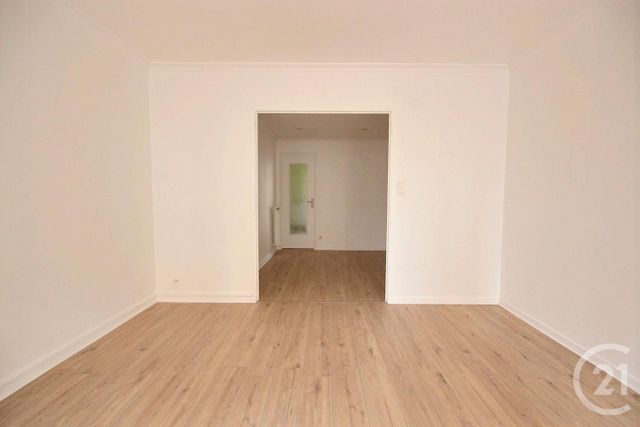 Appartement F3 à louer - 3 pièces - 76.5 m2 - AVIGNON - 84 - PROVENCE-ALPES-COTE-D-AZUR - Century 21 Saint Marc Immobilier Appartement F3 à louer - 3 pièces - 76.5 m2 - AVIGNON - 84 - PROVENCE-ALPES-COTE-D-AZUR - Century 21 Saint Marc Immobilier