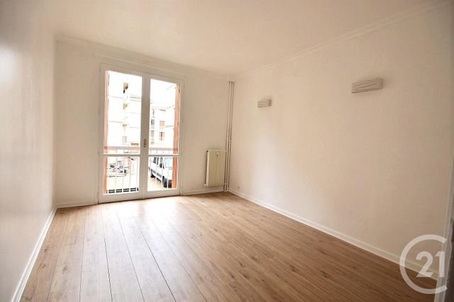 Appartement F3 à louer - 3 pièces - 76.5 m2 - AVIGNON - 84 - PROVENCE-ALPES-COTE-D-AZUR - Century 21 Saint Marc Immobilier Appartement F3 à louer - 3 pièces - 76.5 m2 - AVIGNON - 84 - PROVENCE-ALPES-COTE-D-AZUR - Century 21 Saint Marc Immobilier