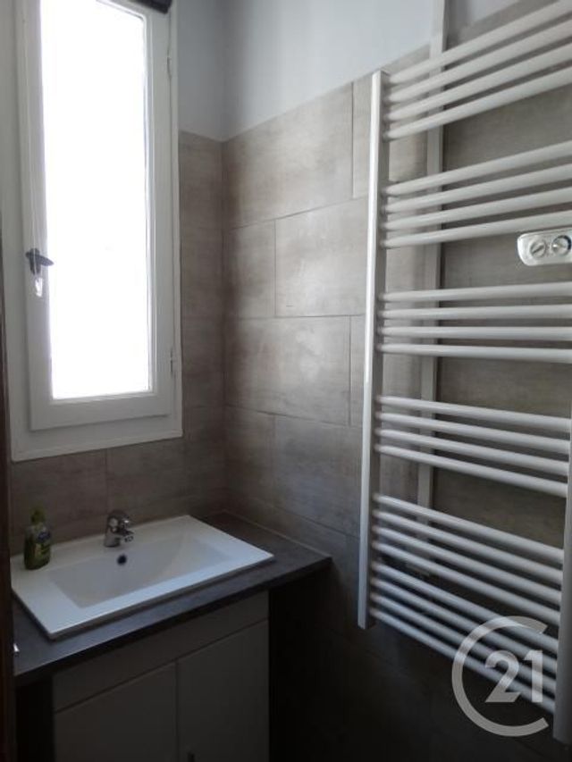 Afficher la photo en grand Appartement F2 à louer - 2 pièces - 30.0 m2 - AVIGNON - 84 - PROVENCE-ALPES-COTE-D-AZUR - Century 21 Saint Marc Immobilier