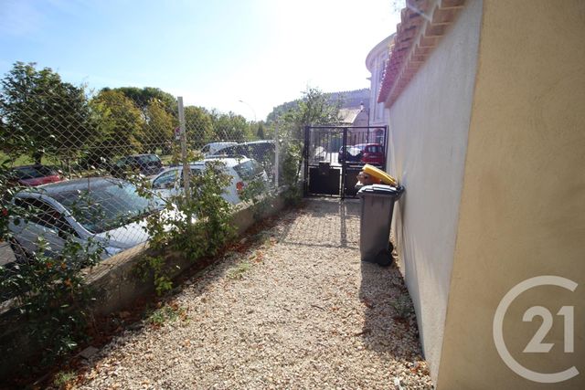 Afficher la photo en grand Appartement T3 à louer - 3 pièces - 55.0 m2 - VILLENEUVE LES AVIGNON - 30 - LANGUEDOC-ROUSSILLON - Century 21 Saint Marc Immobilier