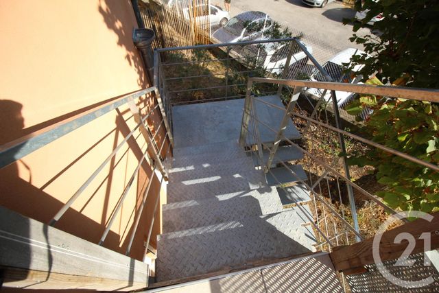 Afficher la photo en grand Appartement T3 à louer - 3 pièces - 55.0 m2 - VILLENEUVE LES AVIGNON - 30 - LANGUEDOC-ROUSSILLON - Century 21 Saint Marc Immobilier