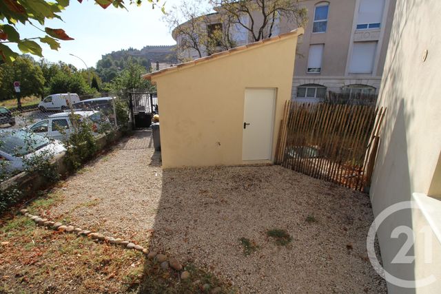 Afficher la photo en grand Appartement T3 à louer - 3 pièces - 55.0 m2 - VILLENEUVE LES AVIGNON - 30 - LANGUEDOC-ROUSSILLON - Century 21 Saint Marc Immobilier