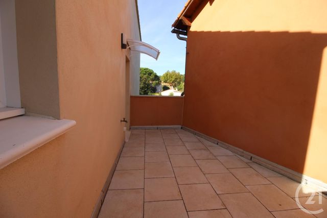 Afficher la photo en grand Appartement T3 à louer - 3 pièces - 55.0 m2 - VILLENEUVE LES AVIGNON - 30 - LANGUEDOC-ROUSSILLON - Century 21 Saint Marc Immobilier