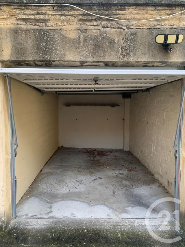 parking à louer - 12.0 m2 - AVIGNON - 84 - PROVENCE-ALPES-COTE-D-AZUR - Century 21 Saint Marc Immobilier