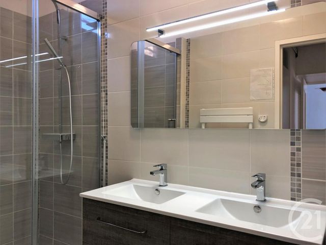 Appartement T3 à louer - 3 pièces - 50.0 m2 - AVIGNON - 84 - PROVENCE-ALPES-COTE-D-AZUR - Century 21 Saint Marc Immobilier
