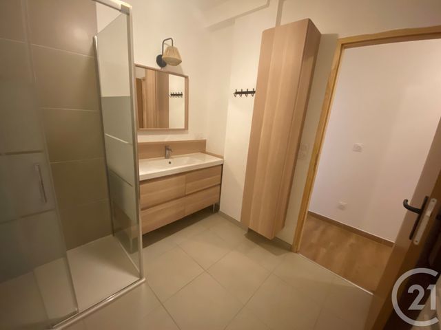 Appartement à louer - 3 pièces - 62.0 m2 - AVIGNON - 84 - PROVENCE-ALPES-COTE-D-AZUR - Century 21 Saint Marc Immobilier