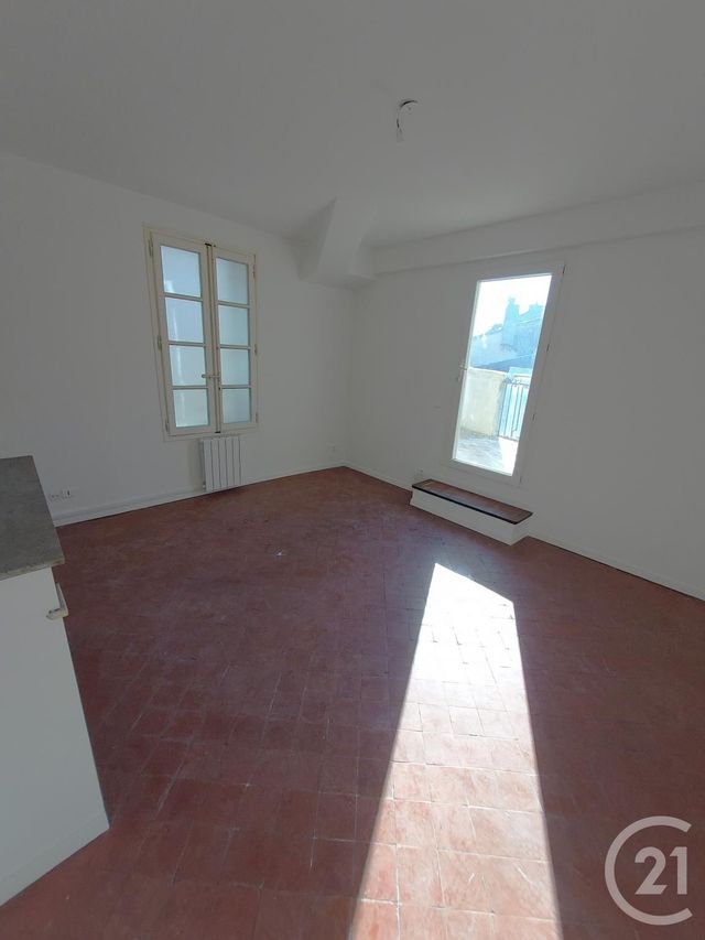 Appartement T2 à louer - 2 pièces - 38.0 m2 - AVIGNON - 84 - PROVENCE-ALPES-COTE-D-AZUR - Century 21 Saint Marc Immobilier