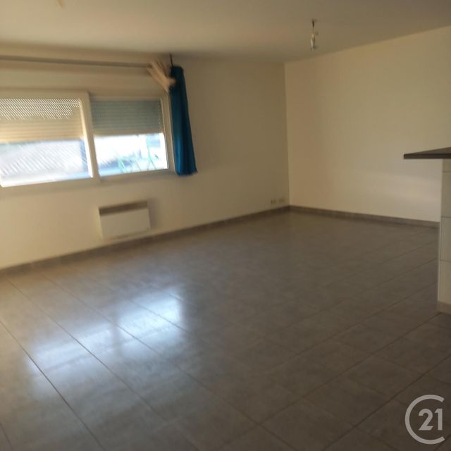 Appartement F2 à louer - 2 pièces - 70.43 m2 - ROQUEMAURE - 30 - LANGUEDOC-ROUSSILLON - Century 21 Saint Marc Immobilier