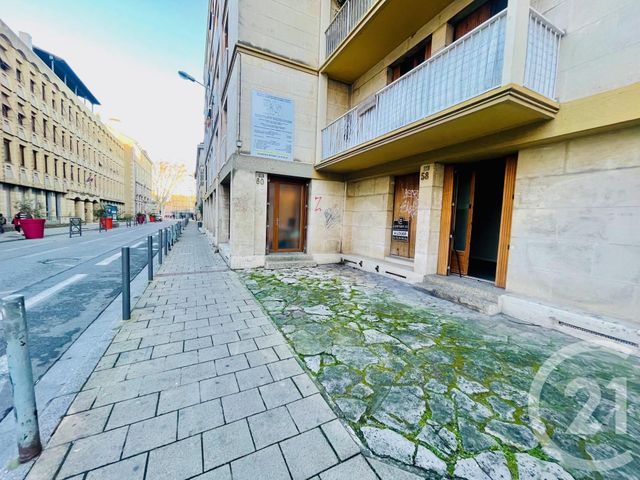 Appartement à louer - 5 pièces - 80.2 m2 - AVIGNON - 84 - PROVENCE-ALPES-COTE-D-AZUR - Century 21 Saint Marc Immobilier
