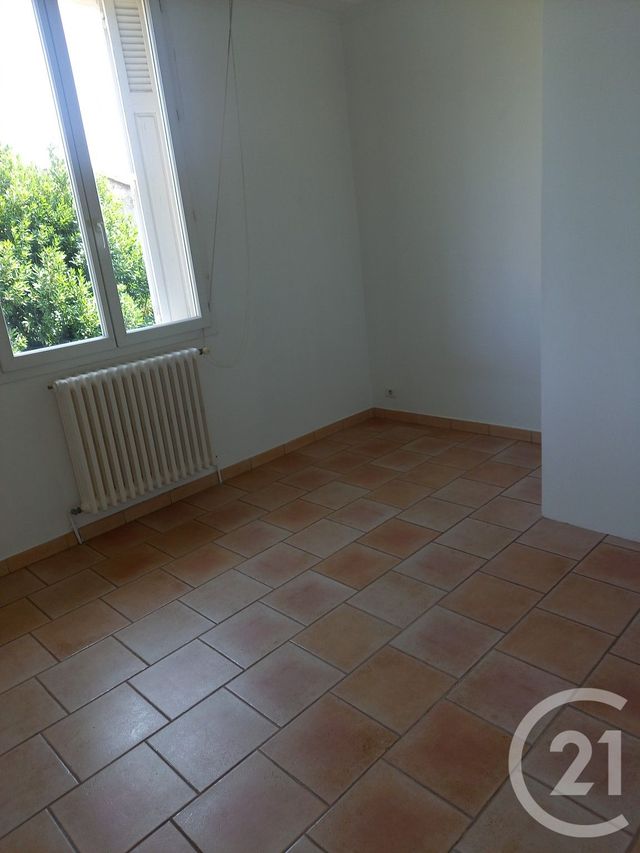 Appartement à louer - 3 pièces - 64.0 m2 - AVIGNON - 84 - PROVENCE-ALPES-COTE-D-AZUR - Century 21 Saint Marc Immobilier