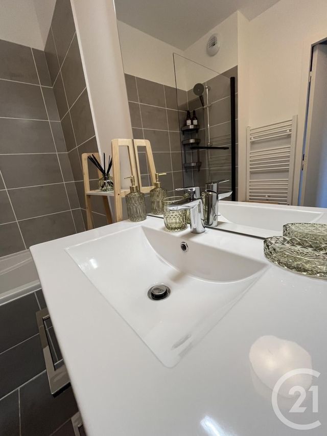 Appartement F3 à louer - 3 pièces - 63.5 m2 - VILLENEUVE LES AVIGNON - 30 - LANGUEDOC-ROUSSILLON - Century 21 Saint Marc Immobilier
