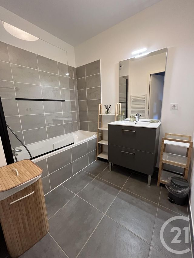 Appartement F3 à louer - 3 pièces - 63.5 m2 - VILLENEUVE LES AVIGNON - 30 - LANGUEDOC-ROUSSILLON - Century 21 Saint Marc Immobilier