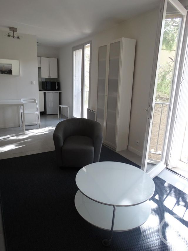 Appartement Studio à louer - 1 pièce - 31.0 m2 - AVIGNON - 84 - PROVENCE-ALPES-COTE-D-AZUR - Century 21 Saint Marc Immobilier
