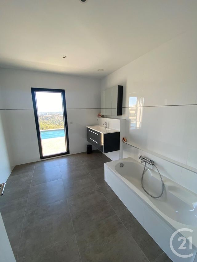 Afficher la photo en grand maison à louer - 5 pièces - 166.57 m2 - VILLENEUVE LES AVIGNON - 30 - LANGUEDOC-ROUSSILLON - Century 21 Saint Marc Immobilier