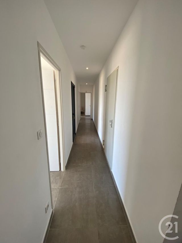 Afficher la photo en grand maison à louer - 5 pièces - 166.57 m2 - VILLENEUVE LES AVIGNON - 30 - LANGUEDOC-ROUSSILLON - Century 21 Saint Marc Immobilier