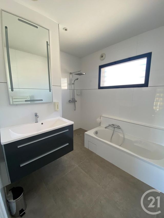 Afficher la photo en grand maison à louer - 5 pièces - 166.57 m2 - VILLENEUVE LES AVIGNON - 30 - LANGUEDOC-ROUSSILLON - Century 21 Saint Marc Immobilier