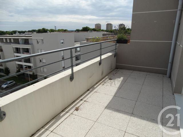 Afficher la photo en grand Appartement F3 à vendre - 3 pièces - 65.92 m2 - AVIGNON - 84 - PROVENCE-ALPES-COTE-D-AZUR - Century 21 Saint Marc Immobilier