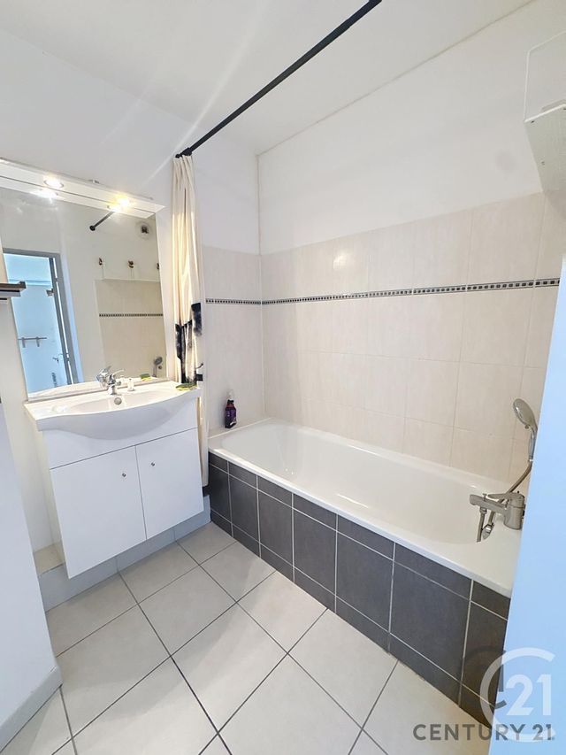 Afficher la photo en grand Appartement F3 à vendre - 3 pièces - 65.92 m2 - AVIGNON - 84 - PROVENCE-ALPES-COTE-D-AZUR - Century 21 Saint Marc Immobilier