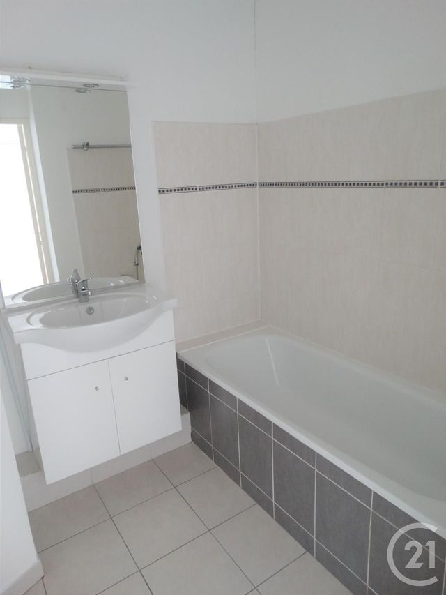 Afficher la photo en grand Appartement F3 à vendre - 3 pièces - 65.92 m2 - AVIGNON - 84 - PROVENCE-ALPES-COTE-D-AZUR - Century 21 Saint Marc Immobilier