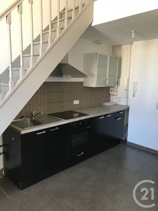Appartement à louer - 3 pièces - 48.0 m2 - AVIGNON - 84 - PROVENCE-ALPES-COTE-D-AZUR - Century 21 Saint Marc Immobilier