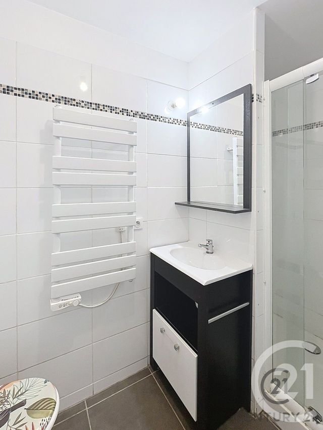 Appartement à louer - 3 pièces - 48.0 m2 - AVIGNON - 84 - PROVENCE-ALPES-COTE-D-AZUR - Century 21 Saint Marc Immobilier