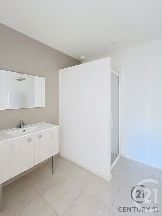 Appartement F3 à louer - 3 pièces - 89.0 m2 - TAVEL - 30 - LANGUEDOC-ROUSSILLON - Century 21 Saint Marc Immobilier