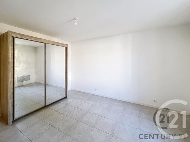Appartement F3 à louer - 3 pièces - 89.0 m2 - TAVEL - 30 - LANGUEDOC-ROUSSILLON - Century 21 Saint Marc Immobilier