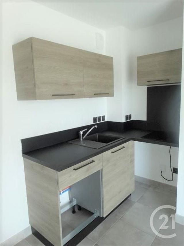 Appartement F2 à louer - 2 pièces - 45.4 m2 - AVIGNON - 84 - PROVENCE-ALPES-COTE-D-AZUR - Century 21 Saint Marc Immobilier