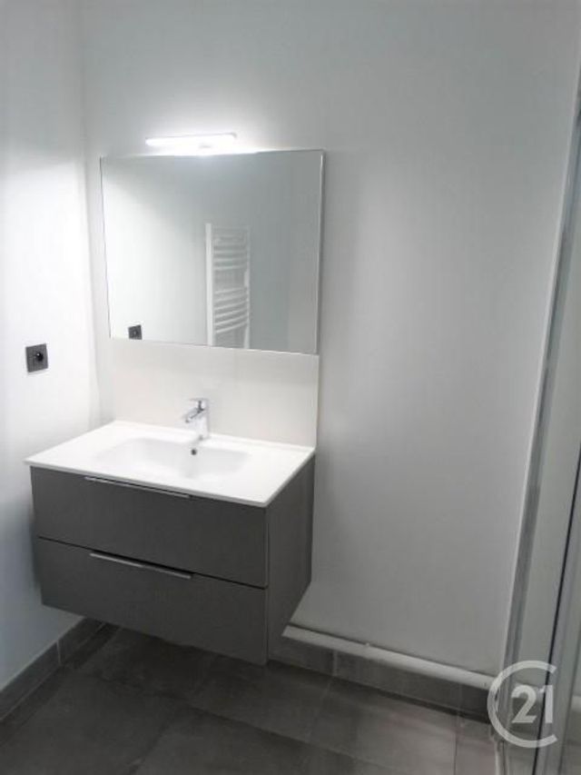 Appartement F2 à louer - 2 pièces - 45.4 m2 - AVIGNON - 84 - PROVENCE-ALPES-COTE-D-AZUR - Century 21 Saint Marc Immobilier