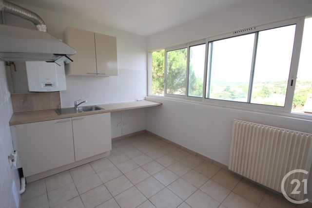 Appartement à louer - 4 pièces - 73.74 m2 - VILLENEUVE LES AVIGNON - 30 - LANGUEDOC-ROUSSILLON - Century 21 Saint Marc Immobilier