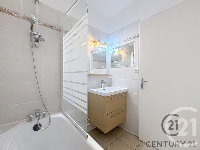 Appartement F4 à louer - 4 pièces - 71.89 m2 - VILLENEUVE LES AVIGNON - 30 - LANGUEDOC-ROUSSILLON - Century 21 Saint Marc Immobilier