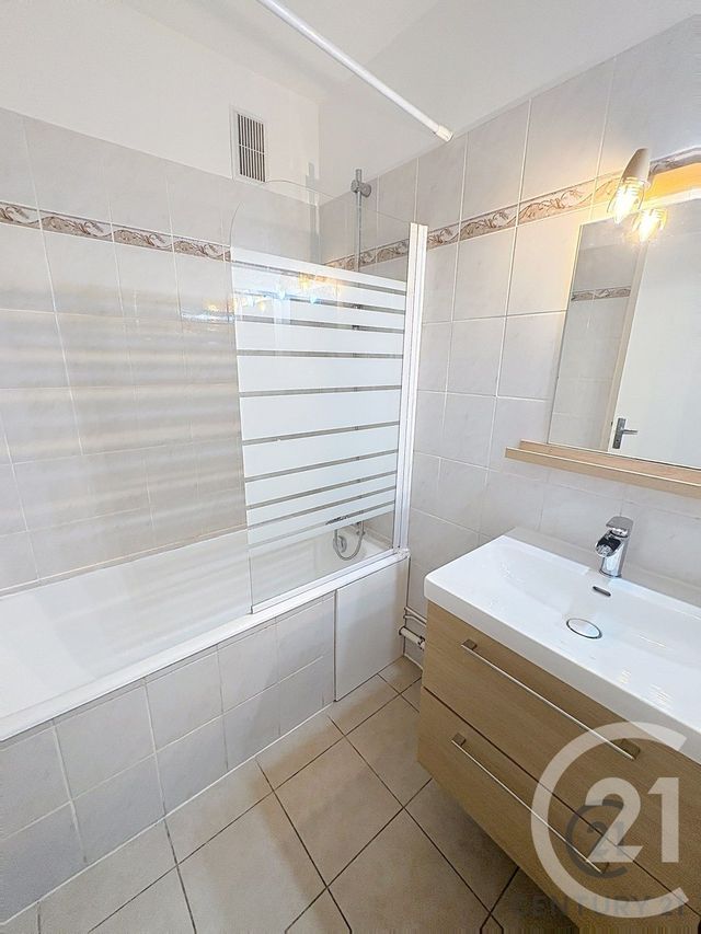 Appartement F4 à louer - 4 pièces - 71.89 m2 - VILLENEUVE LES AVIGNON - 30 - LANGUEDOC-ROUSSILLON - Century 21 Saint Marc Immobilier
