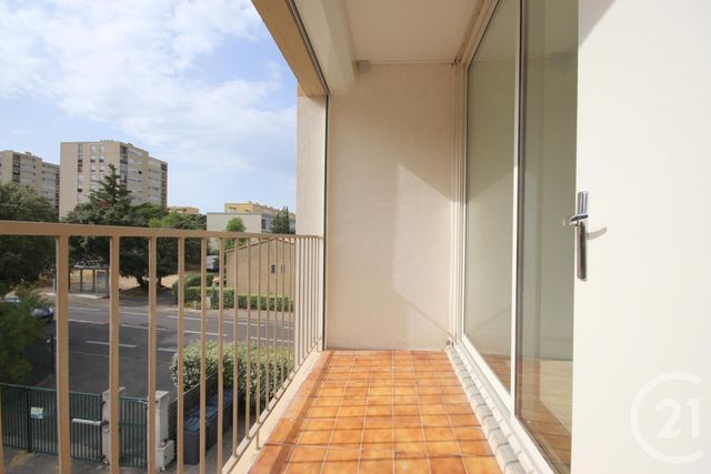 Appartement à louer - 4 pièces - 73.74 m2 - VILLENEUVE LES AVIGNON - 30 - LANGUEDOC-ROUSSILLON - Century 21 Saint Marc Immobilier