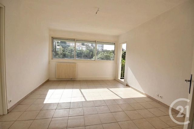 Appartement à louer - 4 pièces - 73.74 m2 - VILLENEUVE LES AVIGNON - 30 - LANGUEDOC-ROUSSILLON - Century 21 Saint Marc Immobilier