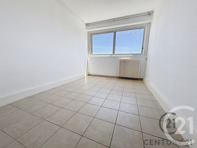 Appartement F4 à louer - 4 pièces - 71.89 m2 - VILLENEUVE LES AVIGNON - 30 - LANGUEDOC-ROUSSILLON - Century 21 Saint Marc Immobilier