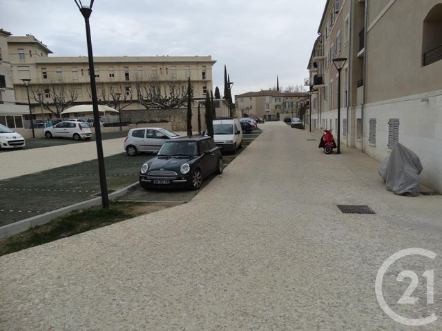 parking à louer - 10.0 m2 - VILLENEUVE LES AVIGNON - 30 - LANGUEDOC-ROUSSILLON - Century 21 Saint Marc Immobilier