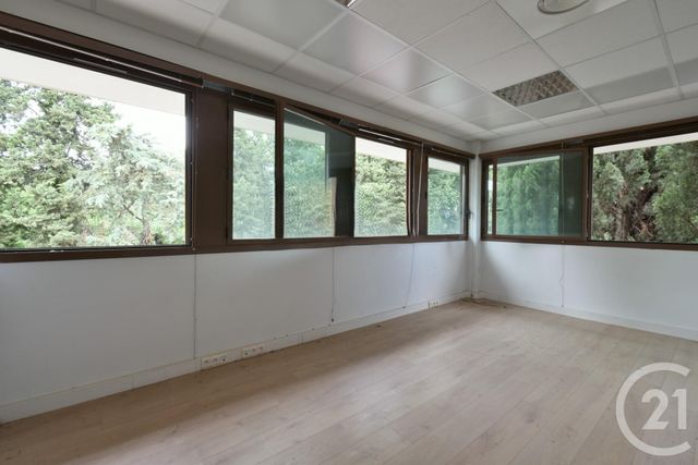 Appartement à louer - 10 pièces - 272.0 m2 - AVIGNON - 84 - PROVENCE-ALPES-COTE-D-AZUR - Century 21 Saint Marc Immobilier