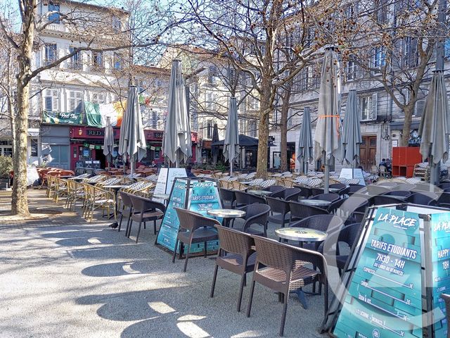 Appartement à louer - 3 pièces - 64.52 m2 - AVIGNON - 84 - PROVENCE-ALPES-COTE-D-AZUR - Century 21 Saint Marc Immobilier