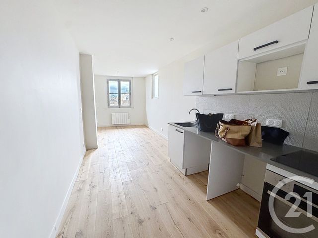 Appartement à louer - 3 pièces - 64.52 m2 - AVIGNON - 84 - PROVENCE-ALPES-COTE-D-AZUR - Century 21 Saint Marc Immobilier