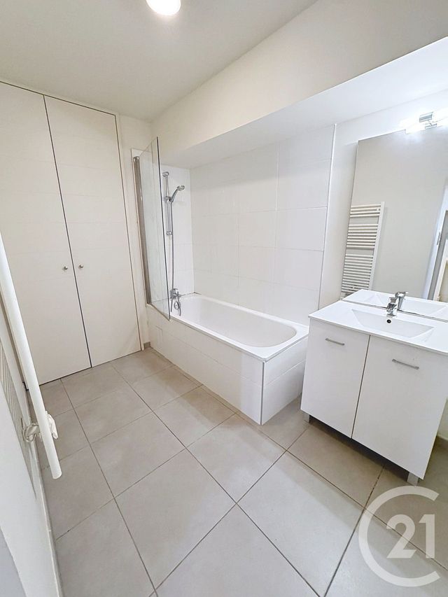 Appartement F3 à vendre - 3 pièces - 70.04 m2 - VILLENEUVE LES AVIGNON - 30 - LANGUEDOC-ROUSSILLON - Century 21 Saint Marc Immobilier