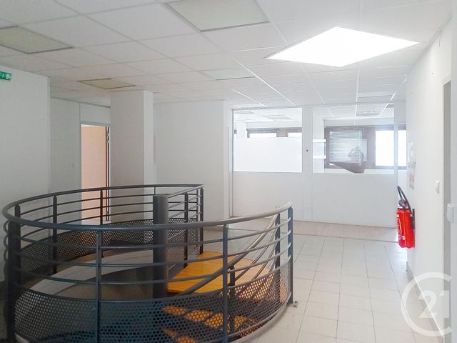 entreprise à louer - 25.0 m2 - AVIGNON - 84 - PROVENCE-ALPES-COTE-D-AZUR - Century 21 Saint Marc Immobilier