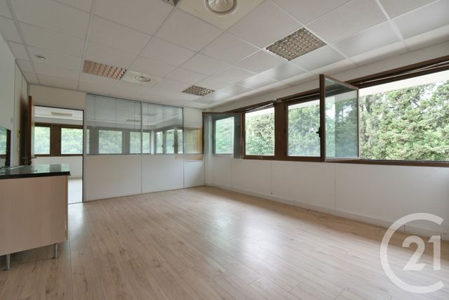 entreprise à louer - 25.0 m2 - AVIGNON - 84 - PROVENCE-ALPES-COTE-D-AZUR - Century 21 Saint Marc Immobilier