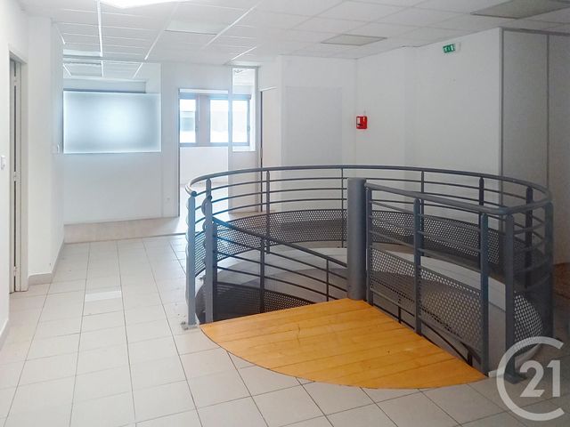 entreprise à louer - 25.0 m2 - AVIGNON - 84 - PROVENCE-ALPES-COTE-D-AZUR - Century 21 Saint Marc Immobilier