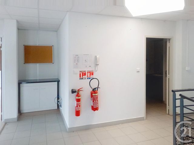 entreprise à louer - 25.0 m2 - AVIGNON - 84 - PROVENCE-ALPES-COTE-D-AZUR - Century 21 Saint Marc Immobilier