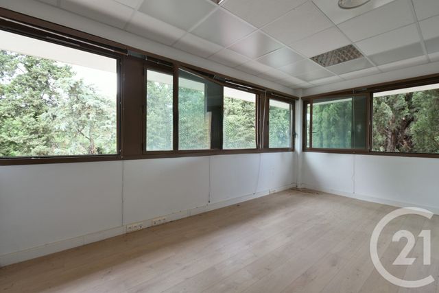 entreprise à louer - 25.0 m2 - AVIGNON - 84 - PROVENCE-ALPES-COTE-D-AZUR - Century 21 Saint Marc Immobilier
