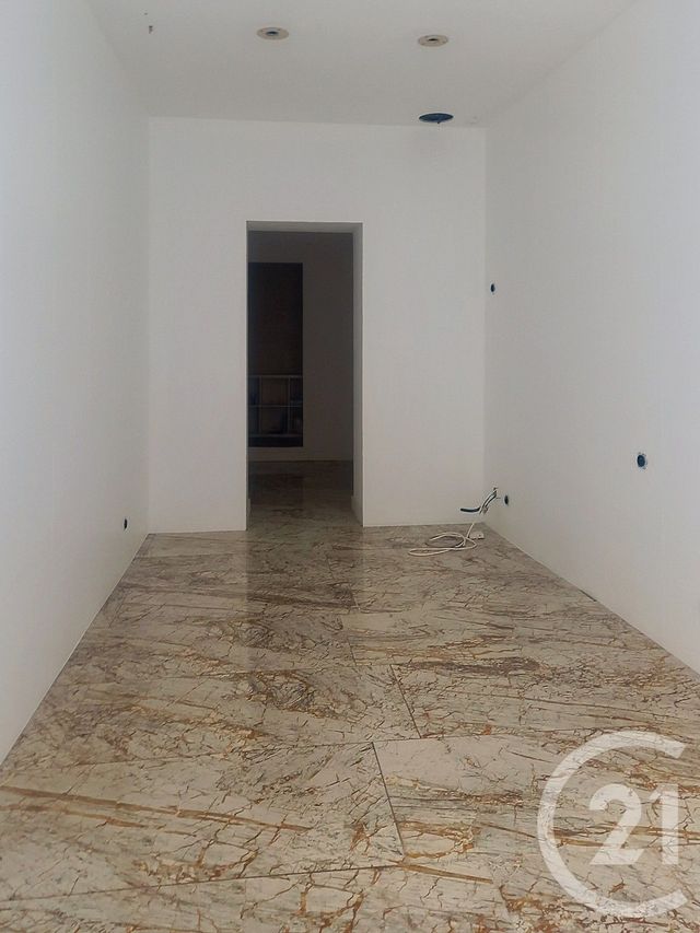 Appartement à louer - 2 pièces - 25.0 m2 - AVIGNON - 84 - PROVENCE-ALPES-COTE-D-AZUR - Century 21 Saint Marc Immobilier