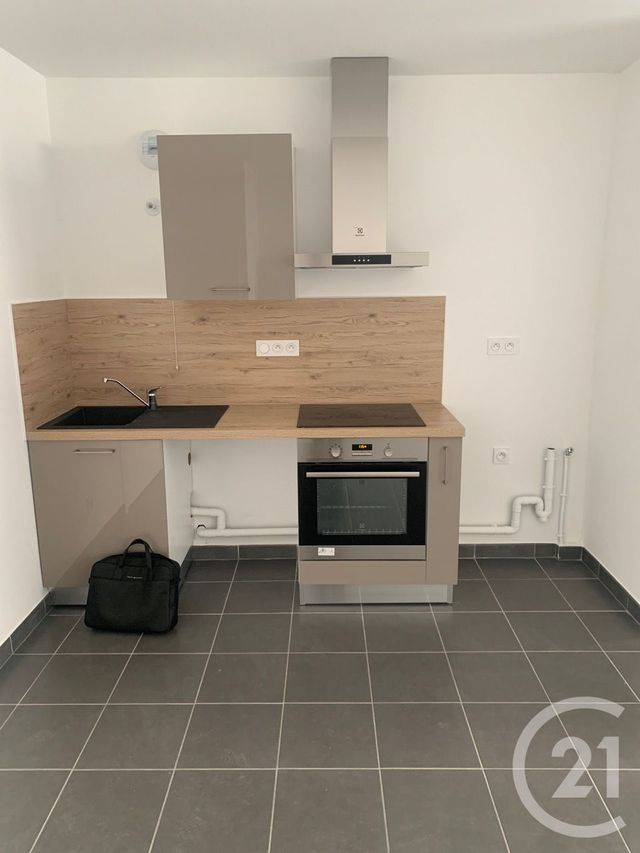 Appartement à louer - 2 pièces - 37.0 m2 - AVIGNON - 84 - PROVENCE-ALPES-COTE-D-AZUR - Century 21 Saint Marc Immobilier