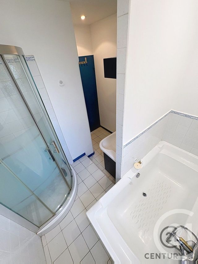 maison à louer - 6 pièces - 166.0 m2 - VILLENEUVE LES AVIGNON - 30 - LANGUEDOC-ROUSSILLON - Century 21 Saint Marc Immobilier