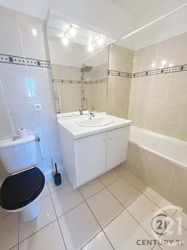 Appartement à louer - 2 pièces - 34.0 m2 - AVIGNON - 84 - PROVENCE-ALPES-COTE-D-AZUR - Century 21 Saint Marc Immobilier